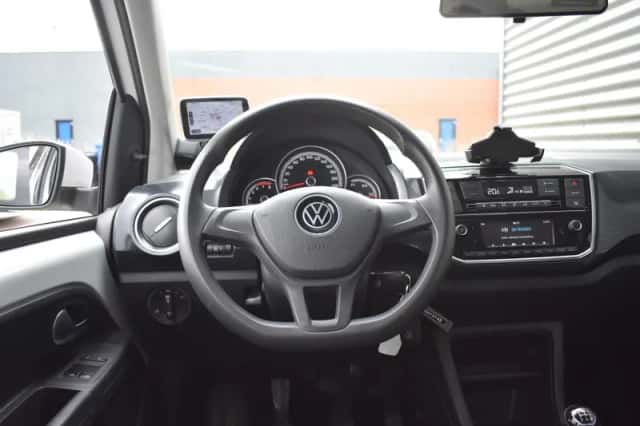 Volkswagen Up! (2021) thumbnail 6