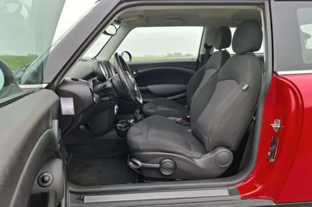 MINI Cooper (2009) thumbnail 3