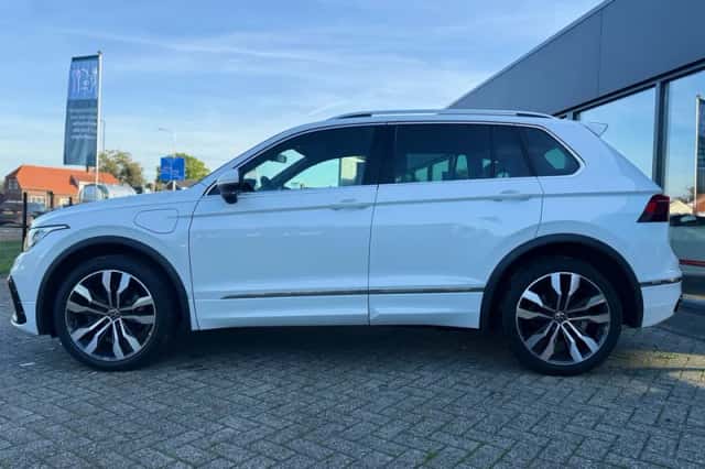 Volkswagen Tiguan (2022) thumbnail 2