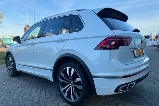 Volkswagen Tiguan (2022) thumbnail 3