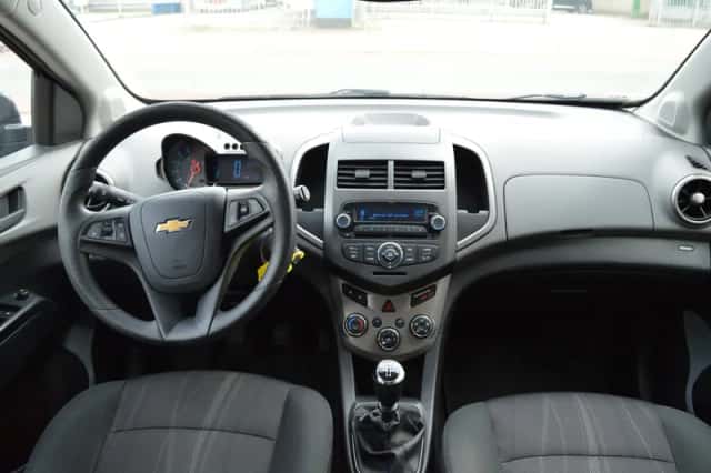Chevrolet Aveo (2012) thumbnail 2