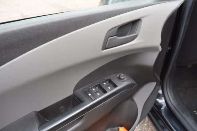 Chevrolet Aveo (2012) thumbnail 5