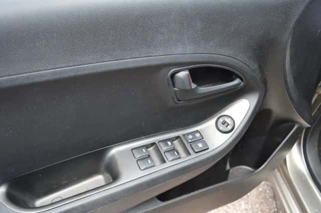 Kia Picanto (2012) thumbnail 3