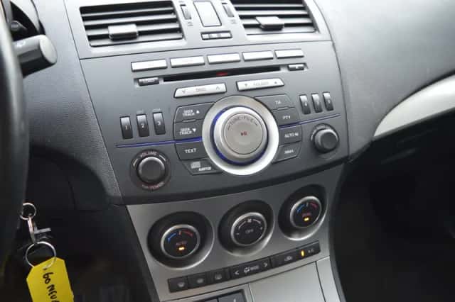 Mazda 3 (2010) thumbnail 3