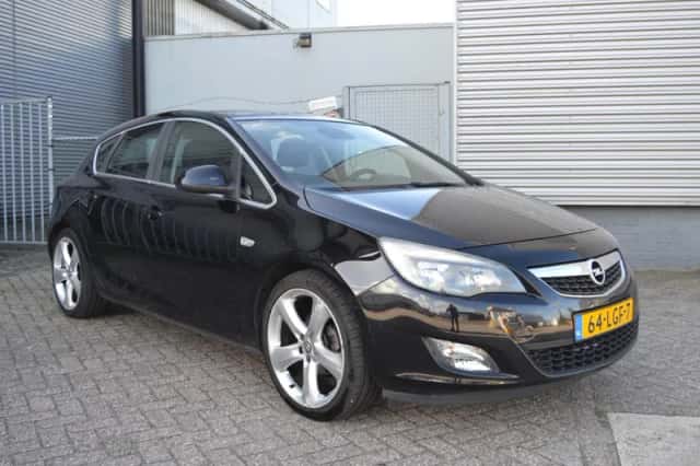 Opel Astra (2010) thumbnail 1