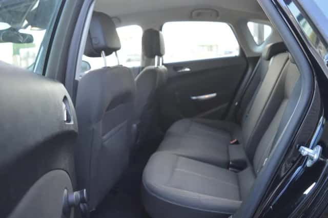 Opel Astra (2010) thumbnail 2