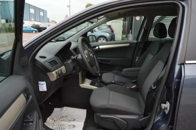 Opel Astra (2007) thumbnail 2