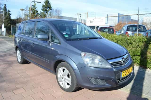 Opel Zafira (2011) thumbnail 1