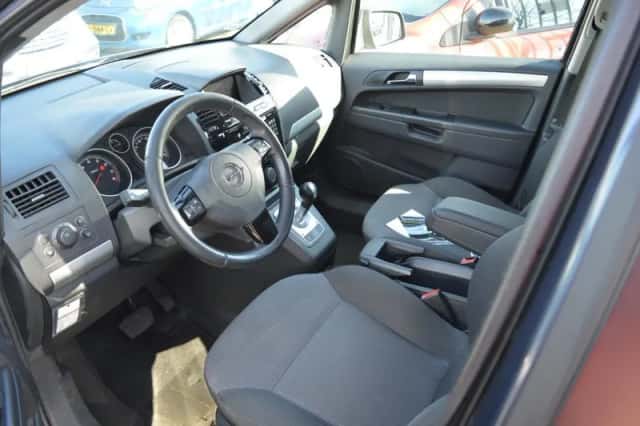 Opel Zafira (2011) thumbnail 2