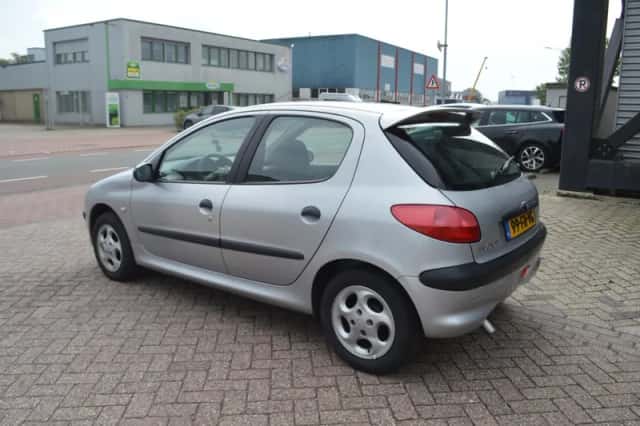 Peugeot 206 (2000) thumbnail 2