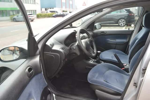 Peugeot 206 (2000) thumbnail 4