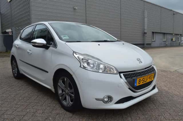 Peugeot 208 (2013) thumbnail 1