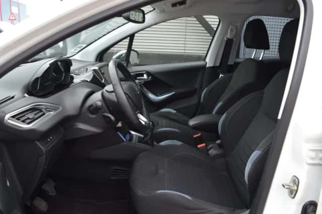 Peugeot 208 (2013) thumbnail 2