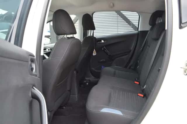 Peugeot 208 (2013) thumbnail 3