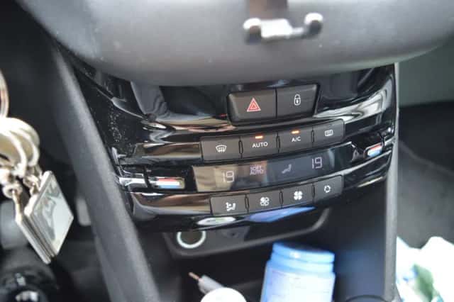 Peugeot 208 (2013) thumbnail 4