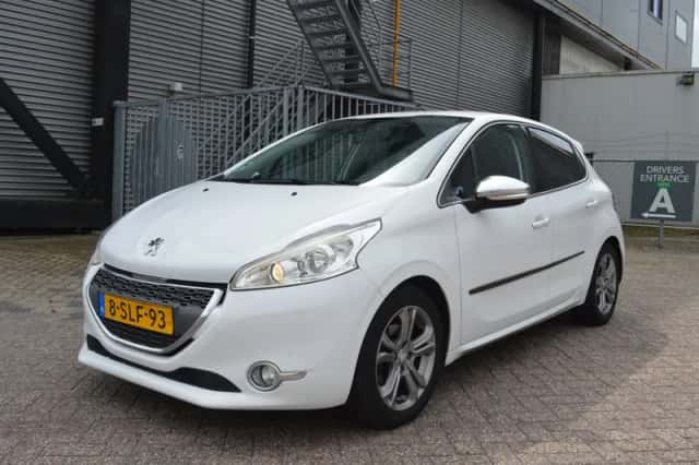Peugeot 208 (2013) thumbnail 6