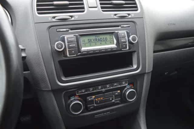 Volkswagen Golf (2009) thumbnail 2