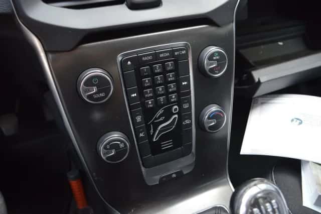 Volvo V40 (2013) thumbnail 3