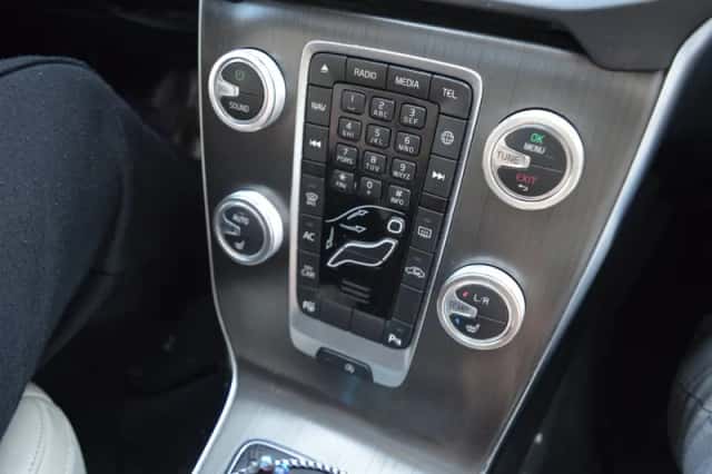 Volvo V40 (2014) thumbnail 3