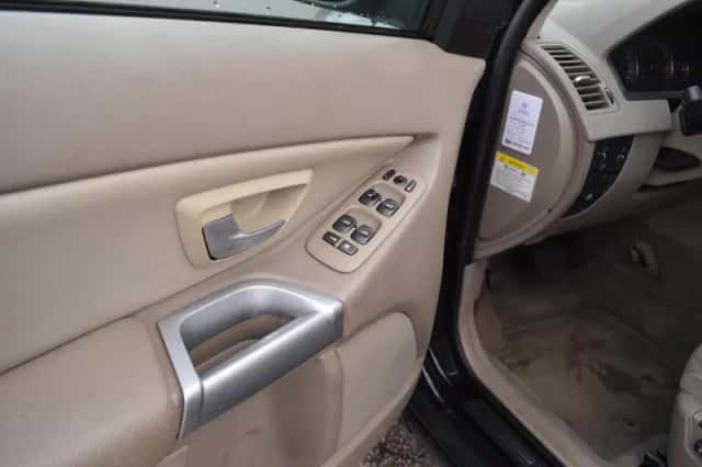 Volvo XC90 (2005) thumbnail 4