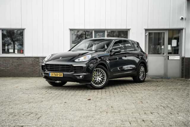 Porsche Cayenne (2015) thumbnail 1