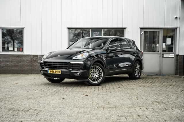 Porsche Cayenne (2015) thumbnail 1