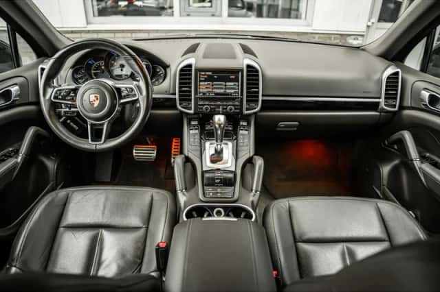 Porsche Cayenne (2015) thumbnail 2