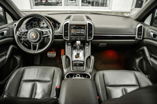 Porsche Cayenne (2015) thumbnail 2