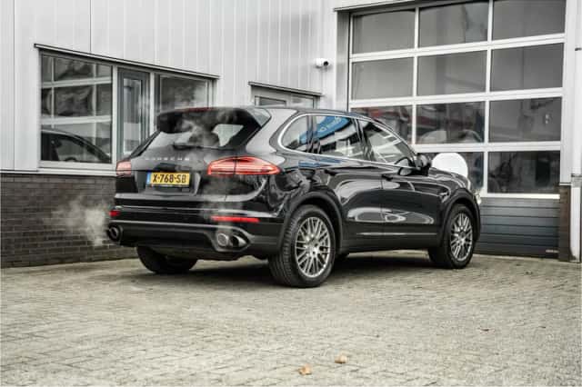 Porsche Cayenne (2015) thumbnail 3