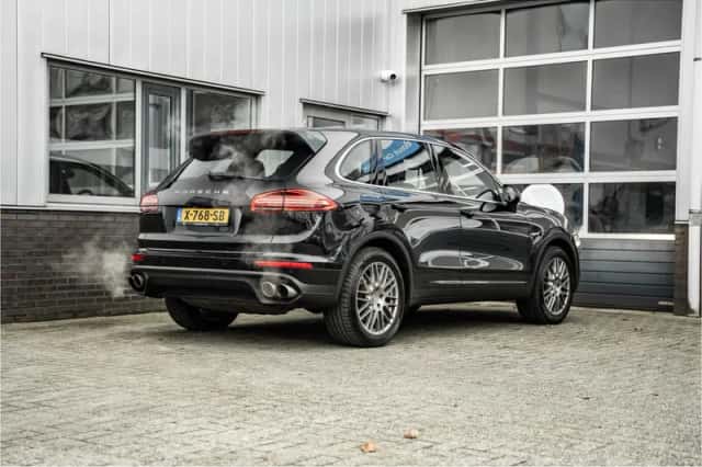 Porsche Cayenne (2015) thumbnail 3