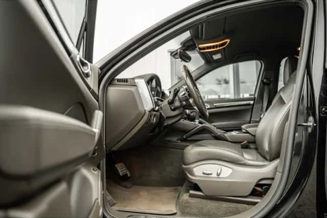 Porsche Cayenne (2015) thumbnail 5