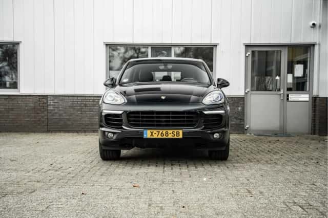 Porsche Cayenne (2015) thumbnail 6