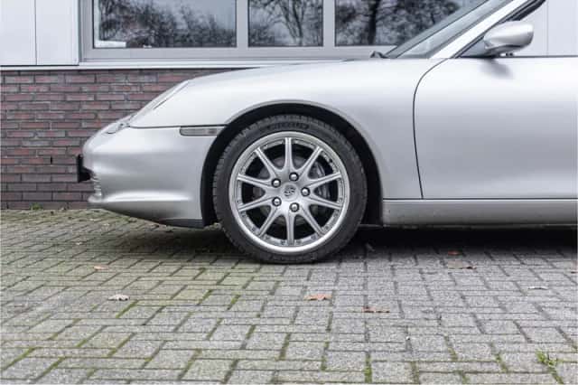 Porsche Boxster (2004) thumbnail 4