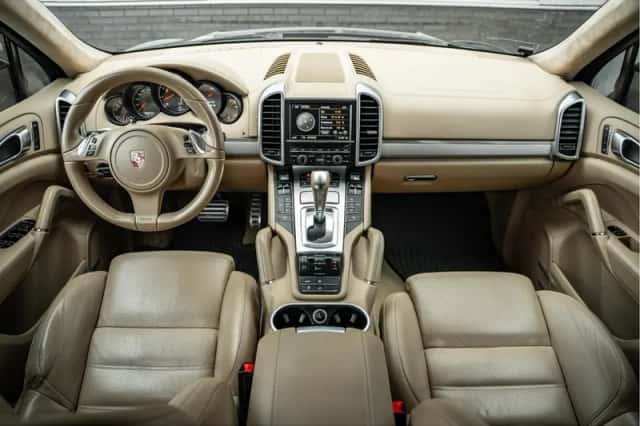 Porsche Cayenne (2010) thumbnail 2