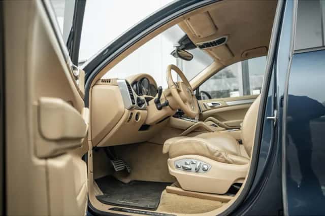 Porsche Cayenne (2010) thumbnail 5
