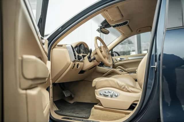 Porsche Cayenne (2010) thumbnail 5
