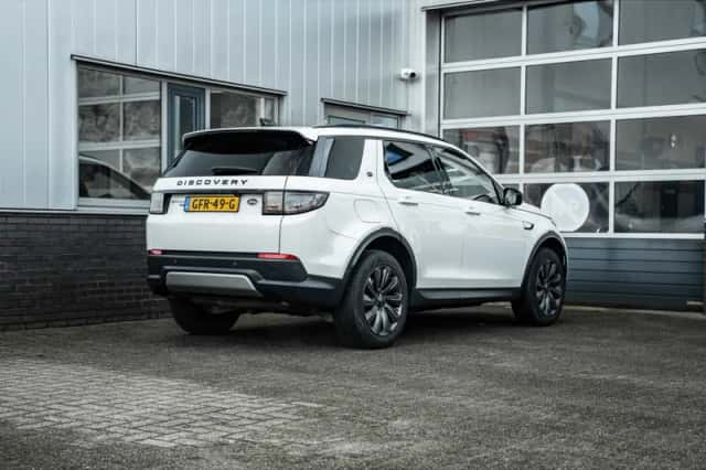 Land Rover Discovery Sport (2021) thumbnail 3