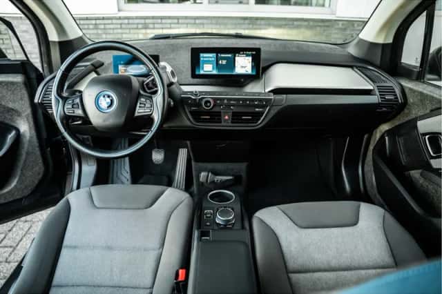 BMW i3 (2022) thumbnail 2