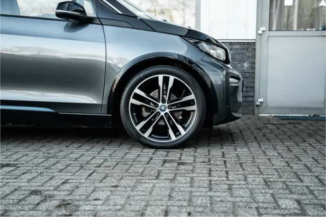 BMW i3 (2022) thumbnail 4