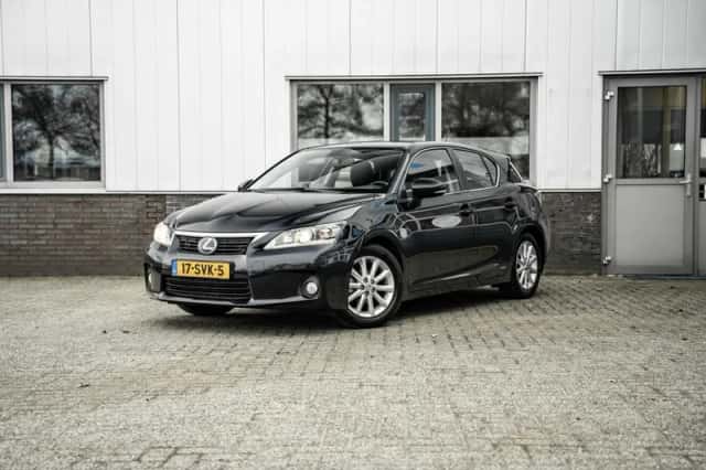 Lexus CT (2011) thumbnail 1