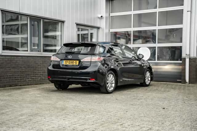 Lexus CT (2011) thumbnail 3