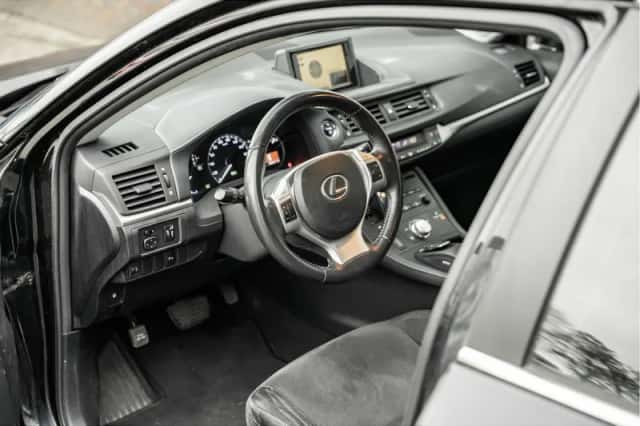 Lexus CT (2011) thumbnail 5