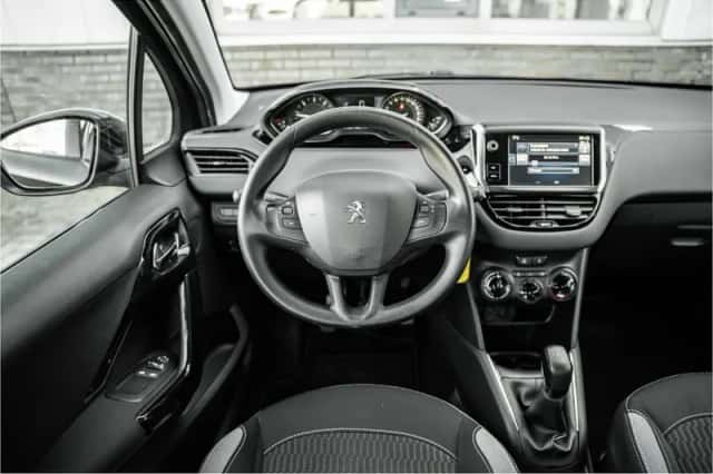 Peugeot 208 (2016) thumbnail 2