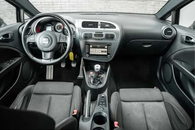 SEAT Leon (2010) thumbnail 2