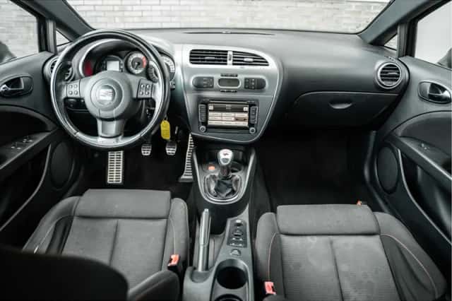 SEAT Leon (2010) thumbnail 2