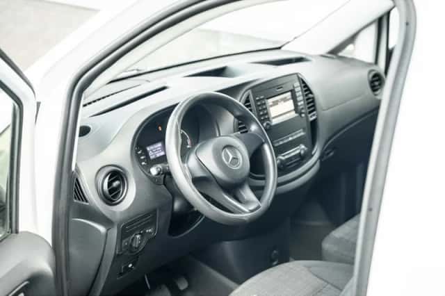 Mercedes-Benz eVito (2020) thumbnail 2