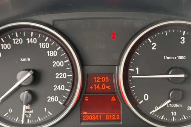 BMW X1 (2011) thumbnail 2