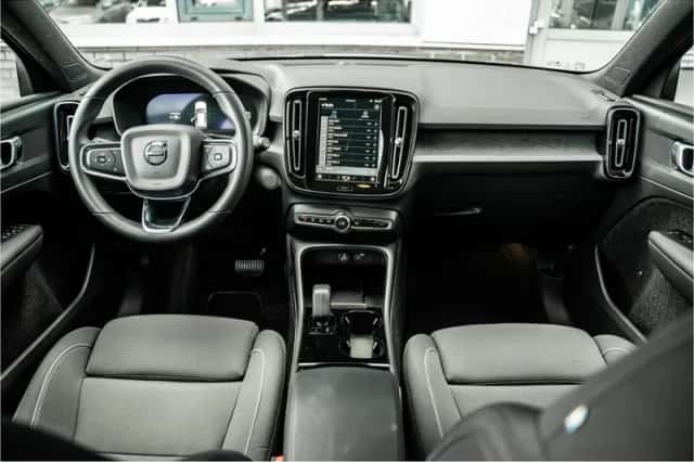 Volvo XC40 (2023) thumbnail 2