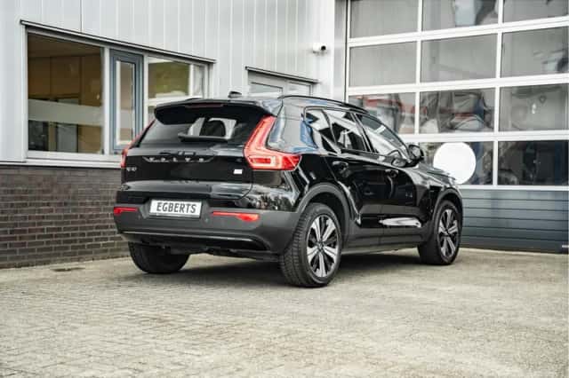 Volvo XC40 (2023) thumbnail 3