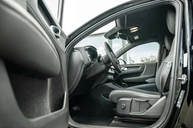 Volvo XC40 (2023) thumbnail 5